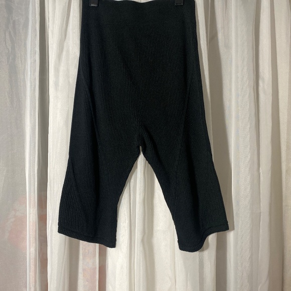 Mame Kurogouchi x Uniqlo collab 3D knit ribbed black shorts - Picture 5 of 6